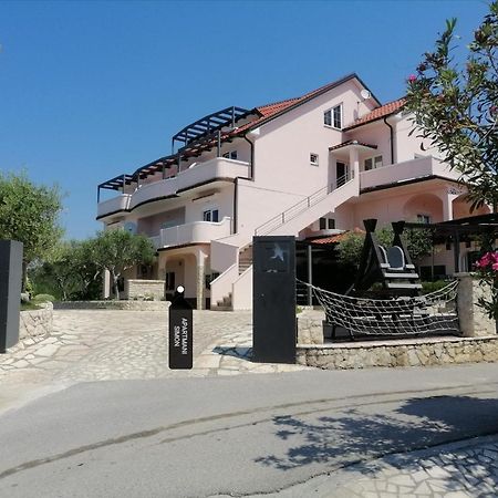 Apartmani Simon Lopar Exteriör bild