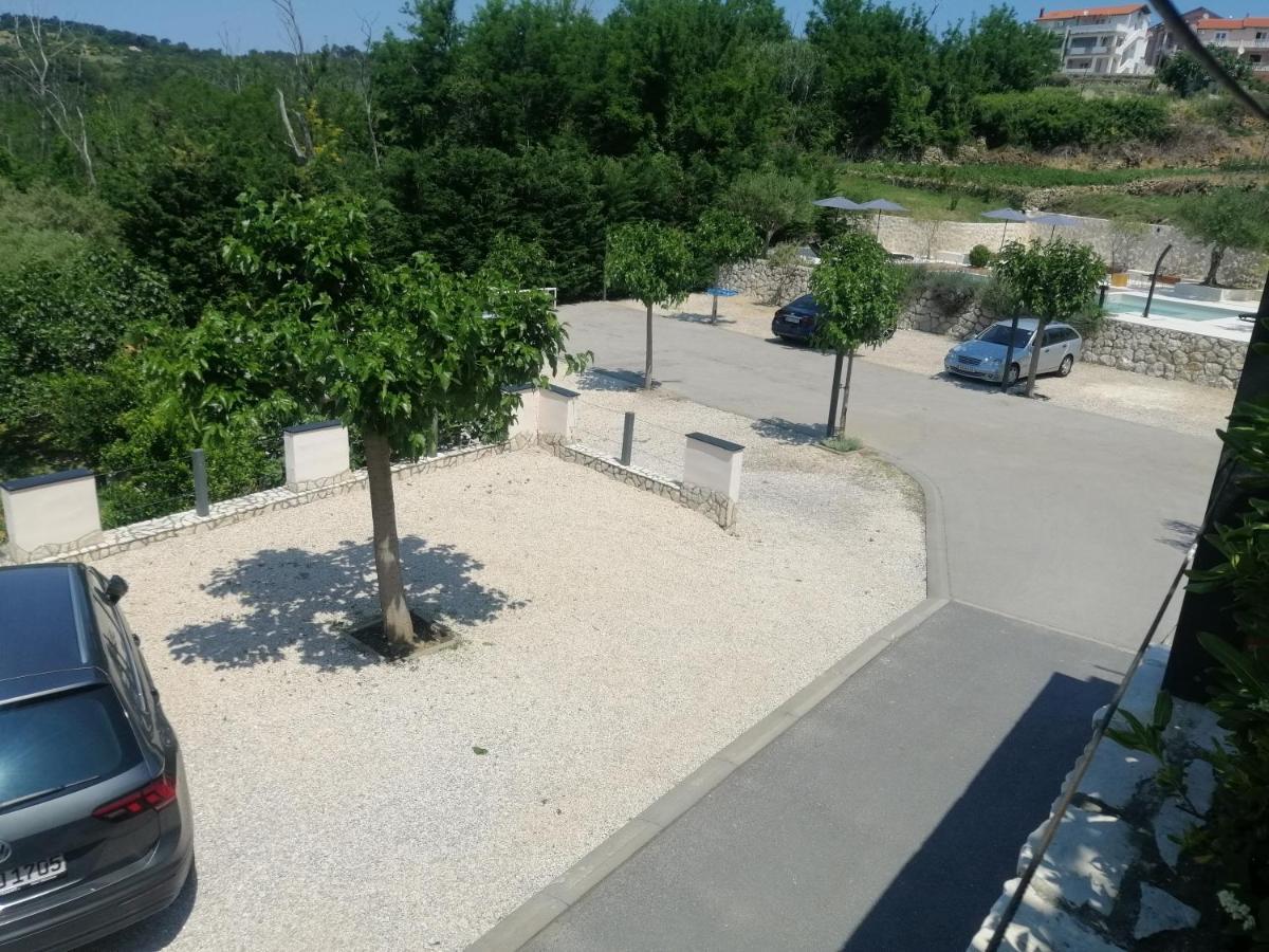Apartmani Simon Lopar Exteriör bild