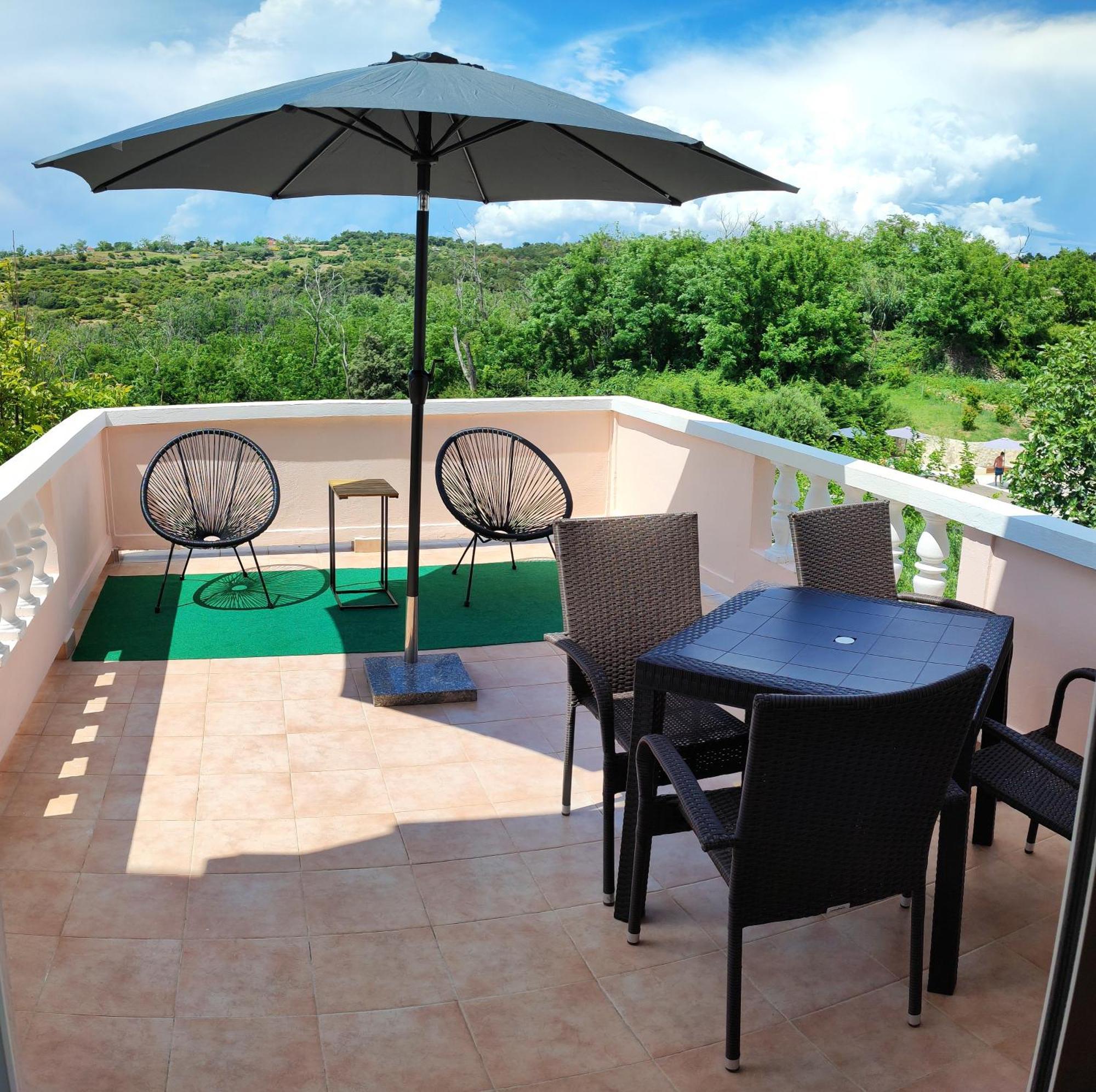 Apartmani Simon Lopar Rum bild