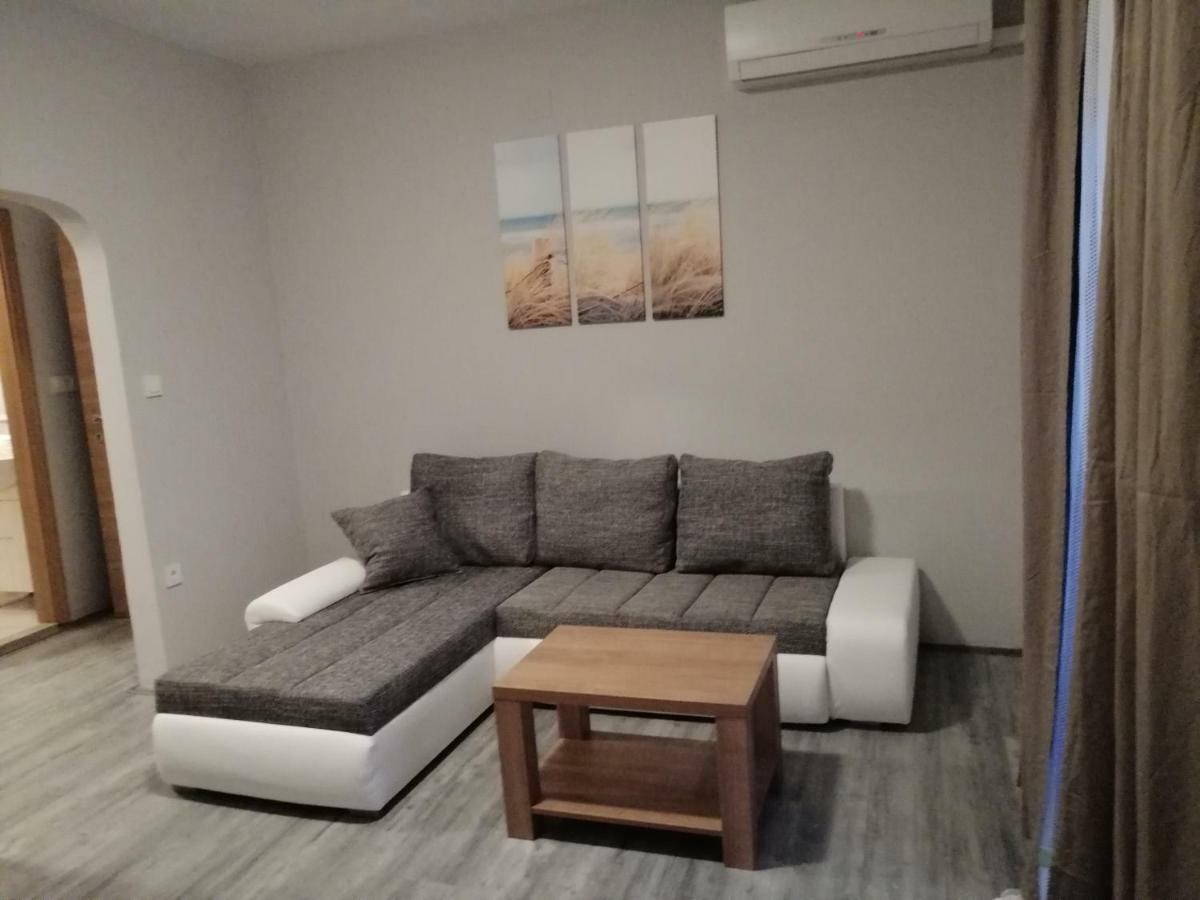 Apartmani Simon Lopar Exteriör bild