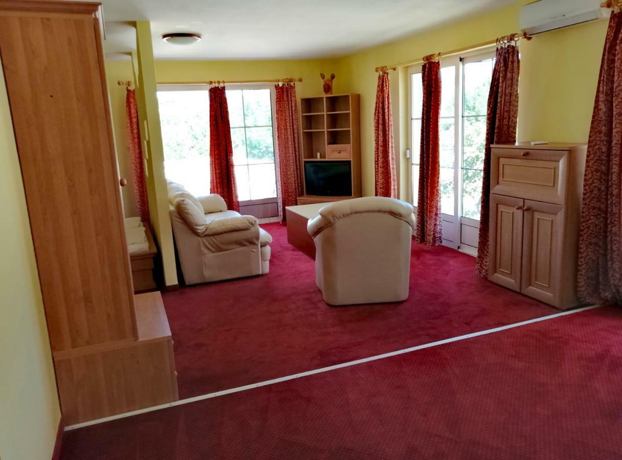 Apartmani Simon Lopar Rum bild