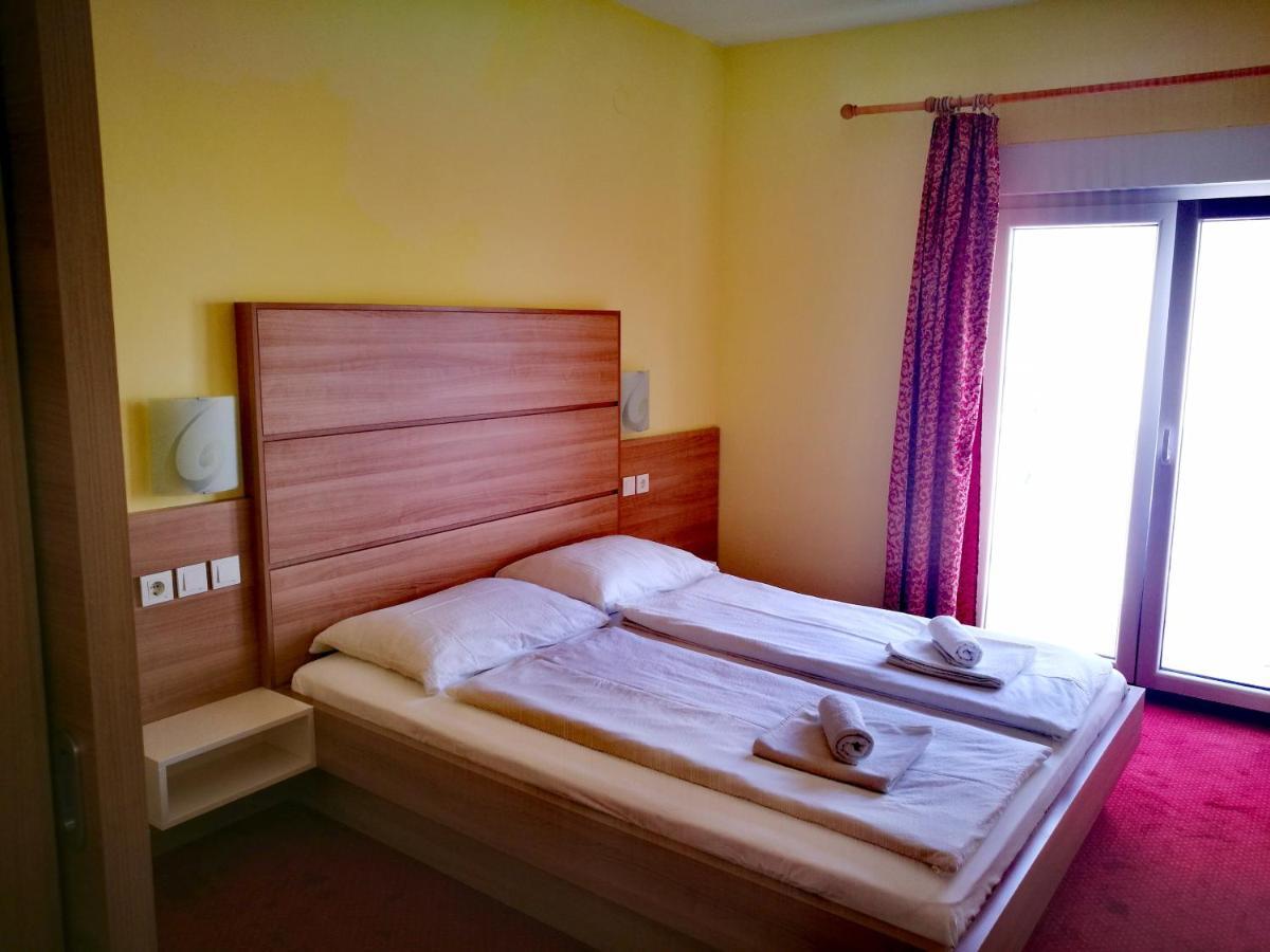 Apartmani Simon Lopar Exteriör bild