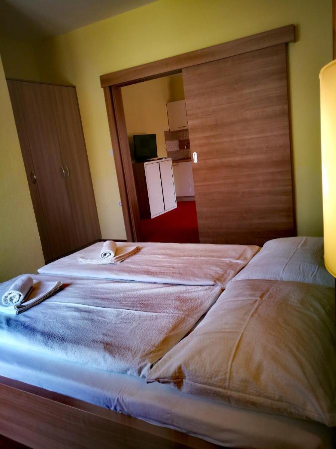Apartmani Simon Lopar Exteriör bild